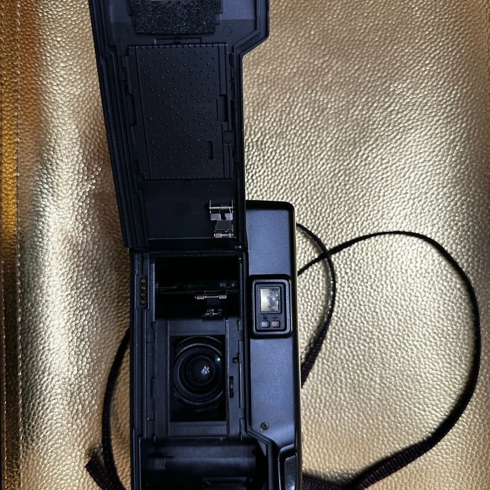 Canon Sure Shot 70 Zoom (35mm) Point and Shoot Film Camera